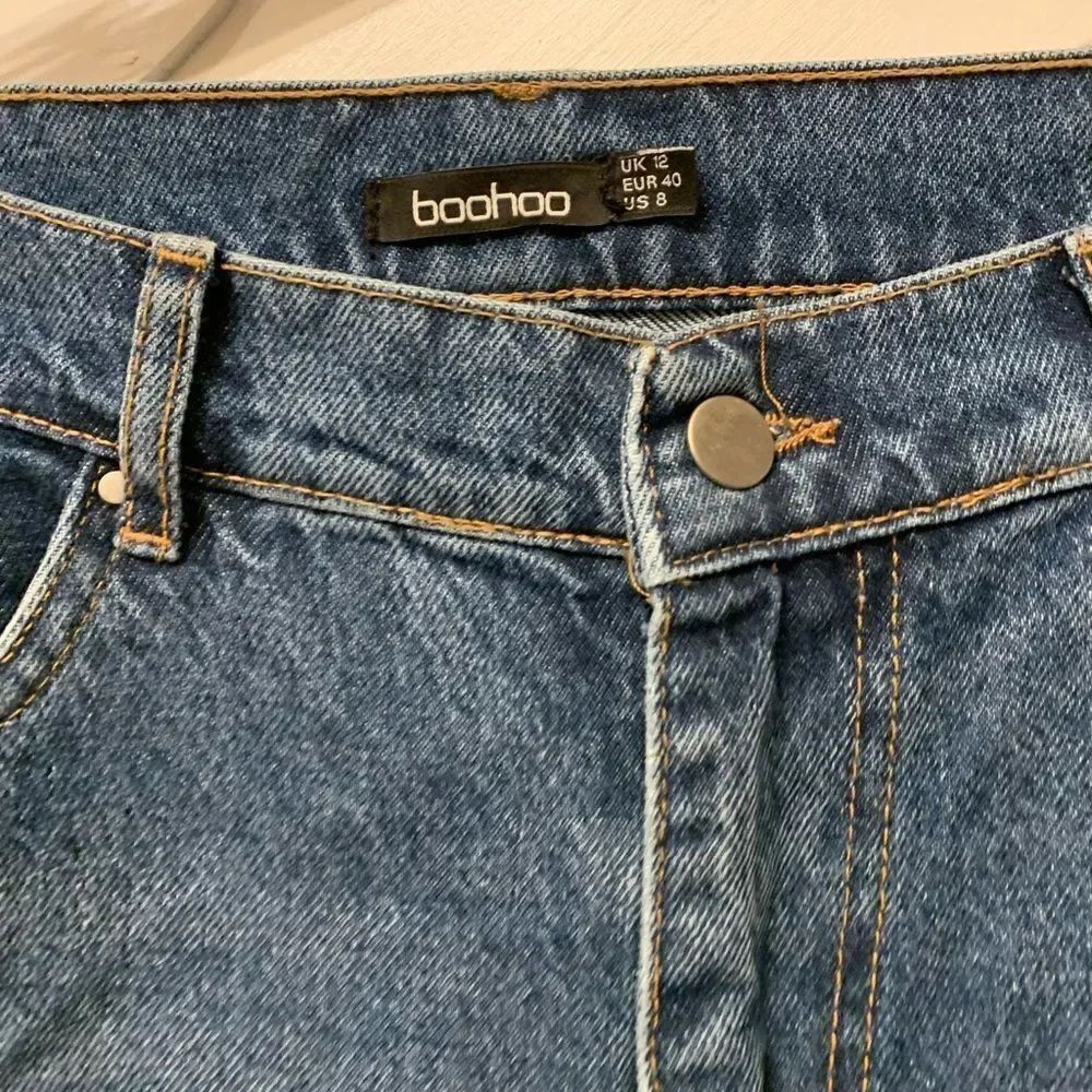 Boohoo Distressed Jeans - Picture 5 of 5